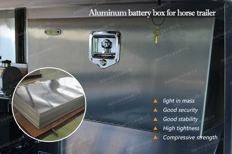 Aluminum battery box for horse trailer