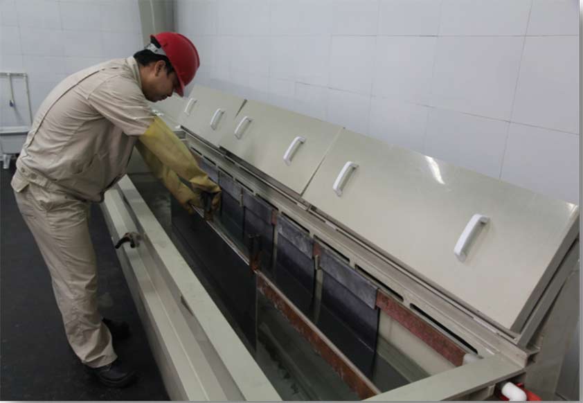 Inspección superficial anodizada de placas laminadas en caliente